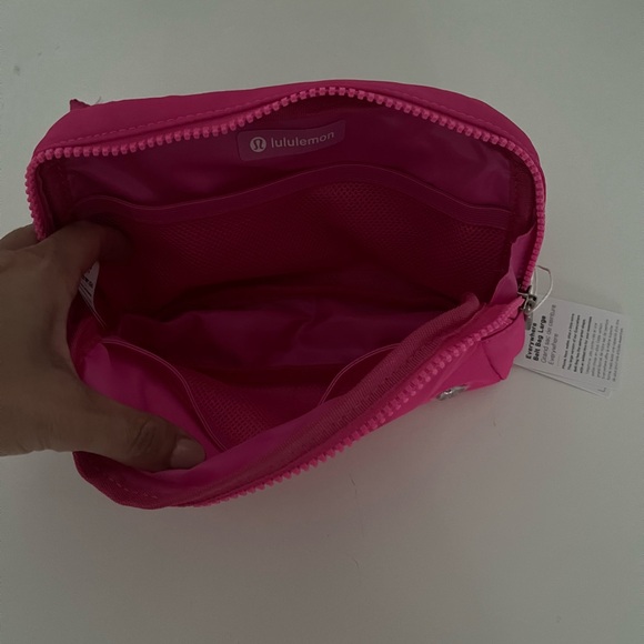 COPY - Lululemon everywhere belt bag large 2L - Picture 3 of 3